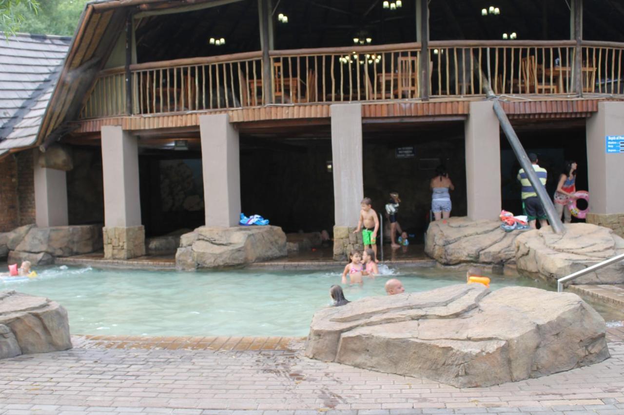 On Golden Pond - Mount Amanzi Apartment Hartbeespoort Bagian luar foto